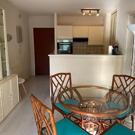 C219 -2 Pieces Avec Parking Proche Apartment